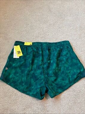 New Dark Green marble all in motion Women’s Green Athletic Shorts size XXL